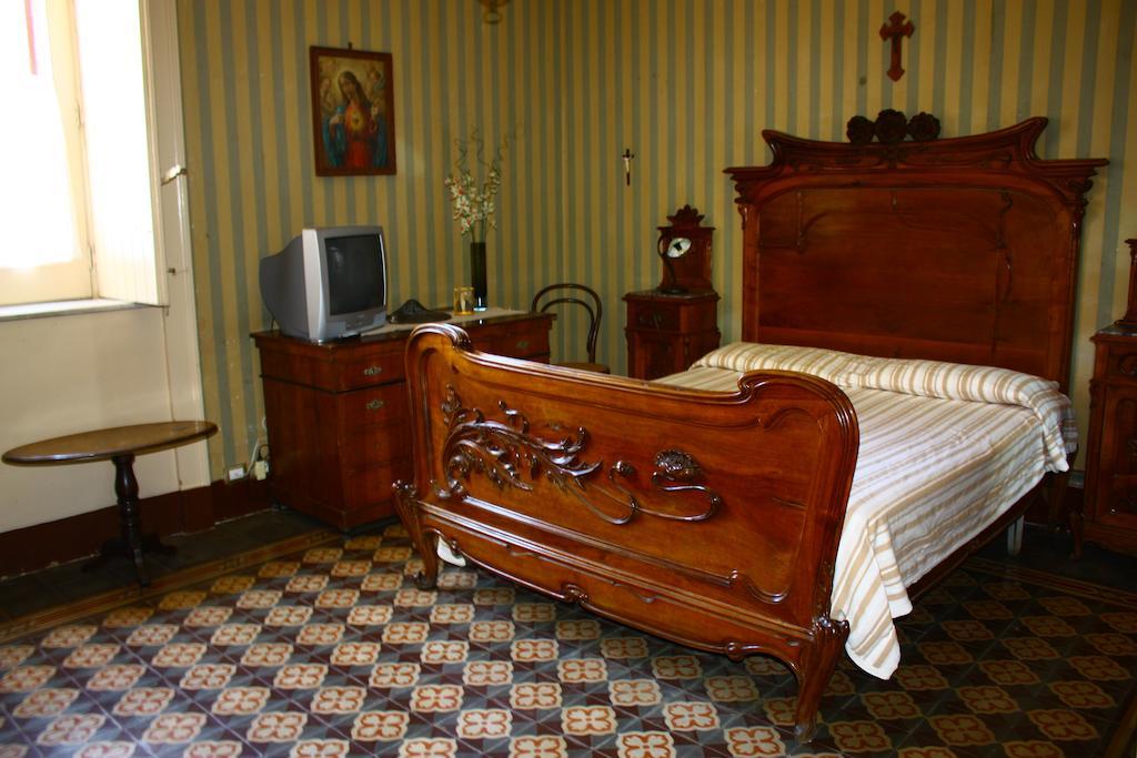 B&B Sotto I Pini Zafferana Etnea Habitación foto