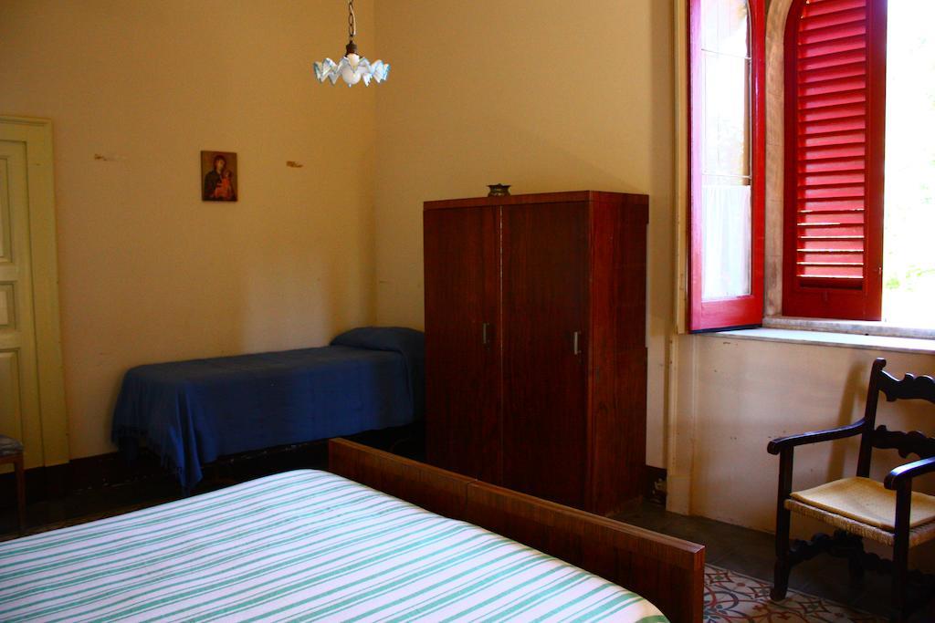 B&B Sotto I Pini Zafferana Etnea Exterior foto