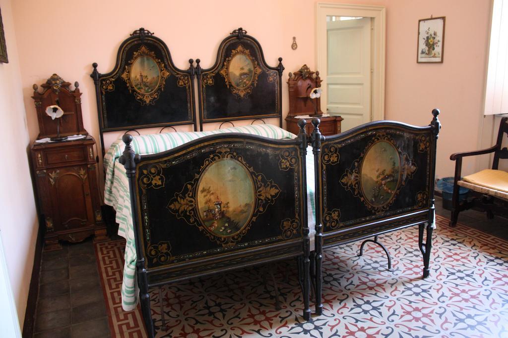 B&B Sotto I Pini Zafferana Etnea Habitación foto